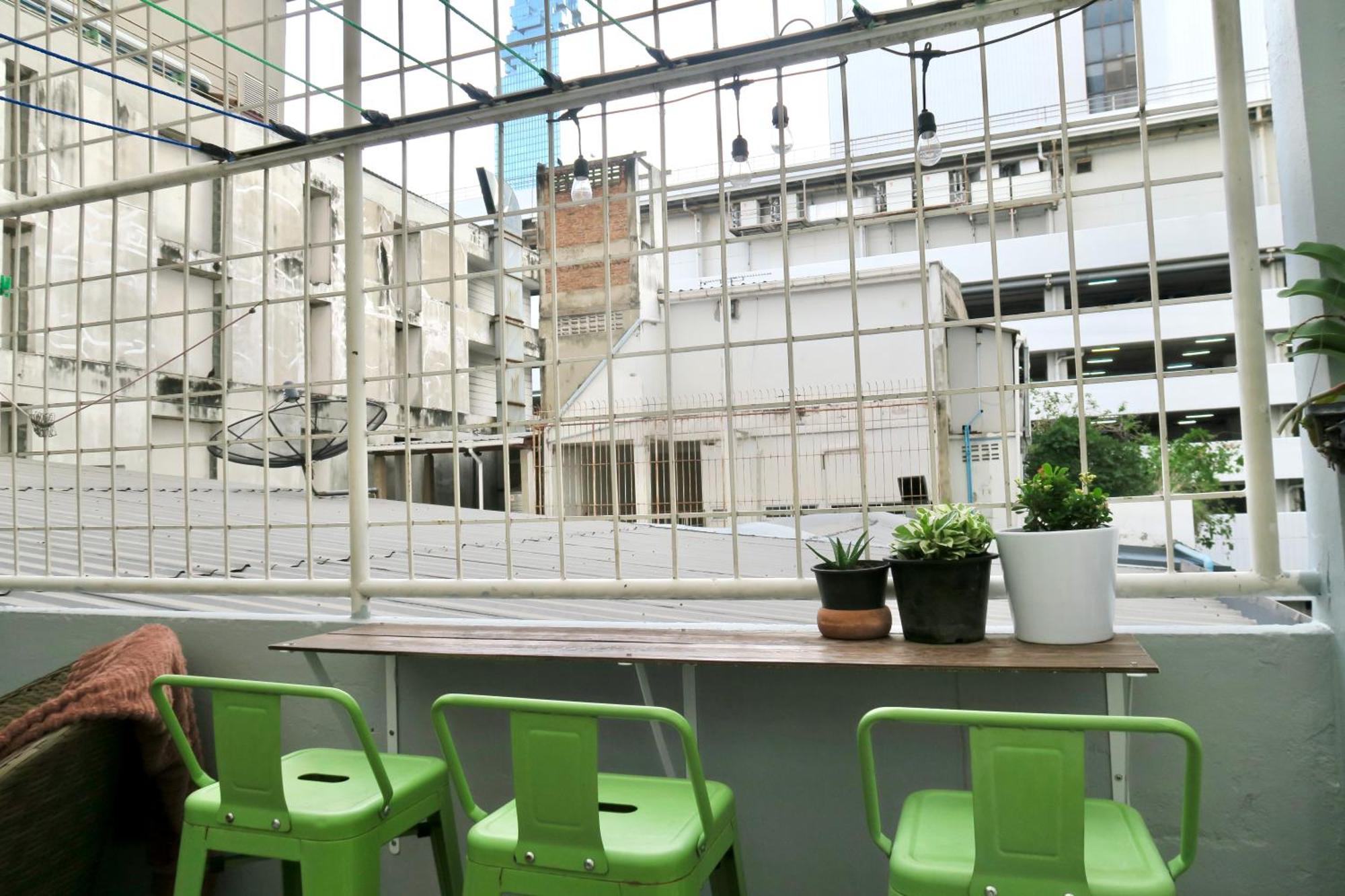 Les Fleurs Bangkok Hostel Экстерьер фото